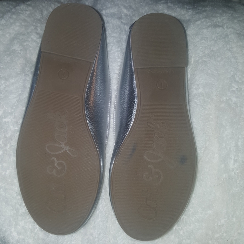 Shoes - Picture 2 of 3